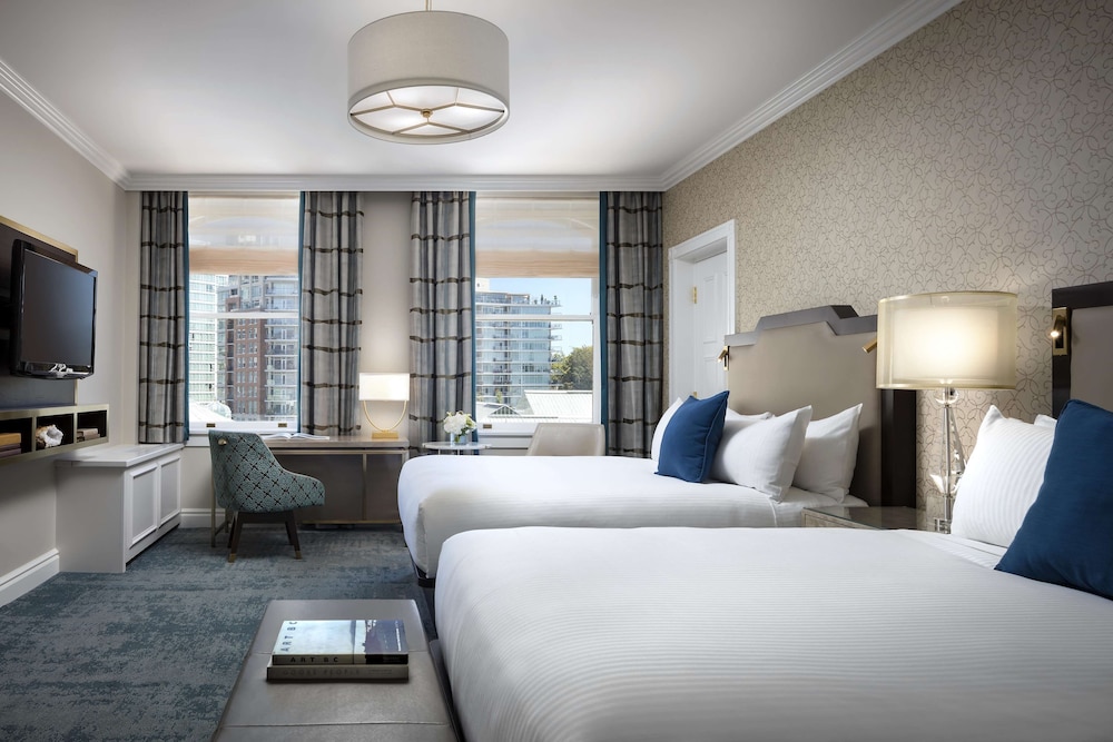 Habitación Deluxe, 2 camas de matrimonio, vistas a la ciudad del hotel Fairmont Empress. Foto 3