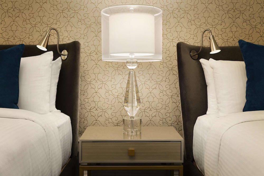 Habitación Deluxe, 2 camas de matrimonio, vistas a la ciudad del hotel Fairmont Empress. Foto 4
