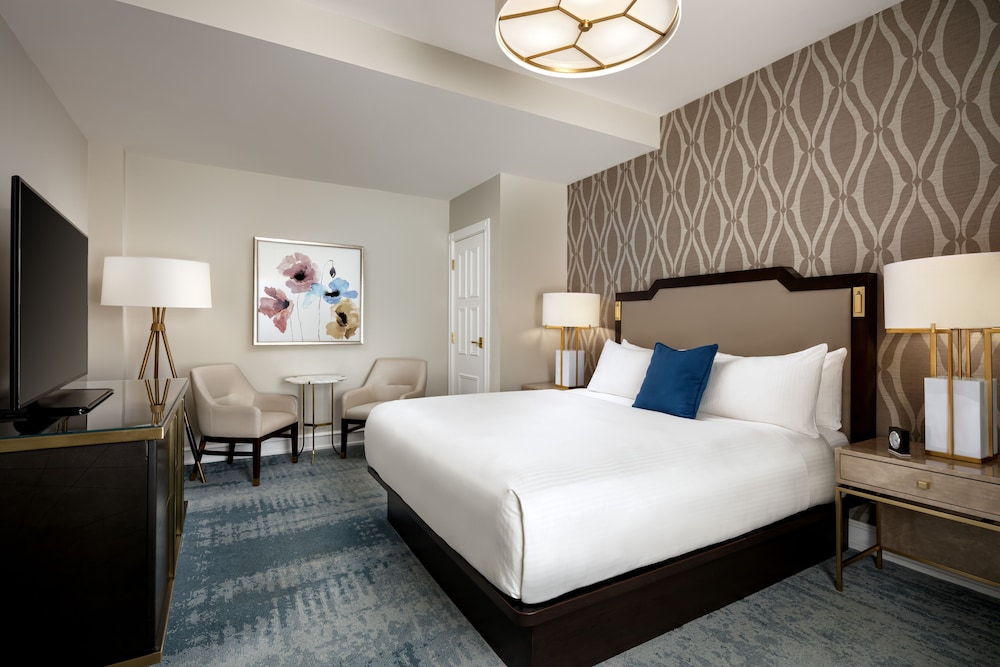 Suite ejecutiva, 1 cama de matrimonio grande, no fumadores, vistas a la ciudad del hotel Fairmont Empress. Foto 4