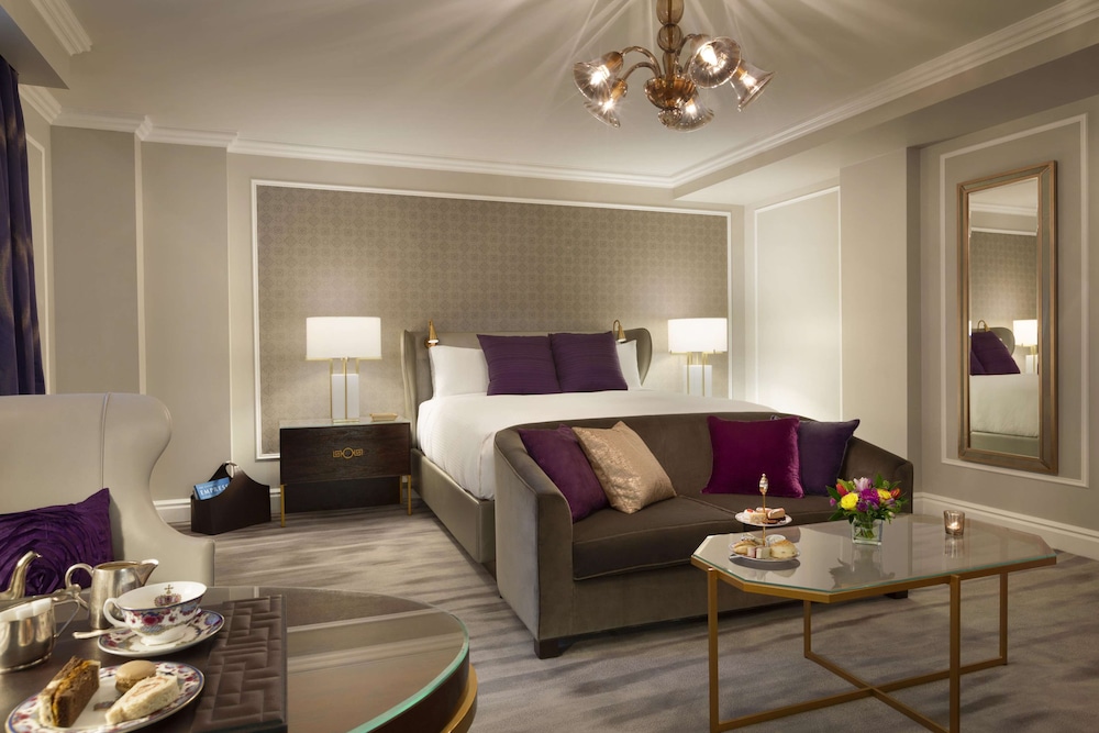 Fairmont Gold, Habitación, 1 cama de matrimonio grande, vistas a la ciudad del hotel Fairmont Empress. Foto 4