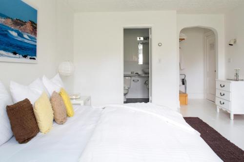 Habitación con cama extragrande. del hotel Sole East Resort. Foto 3