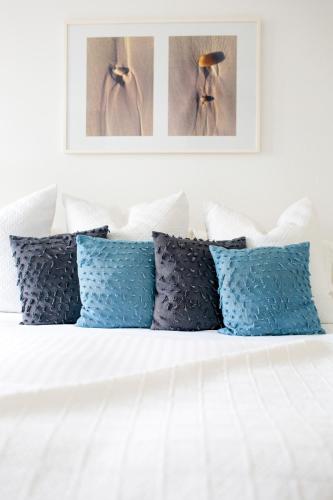 Habitación con cama extragrande y vistas al jardín del hotel Sole East Resort. Foto 3