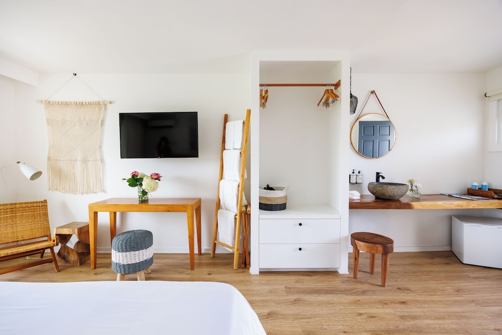Habitación Deluxe, 1 cama de matrimonio grande del hotel Hero Beach Club. Foto 4