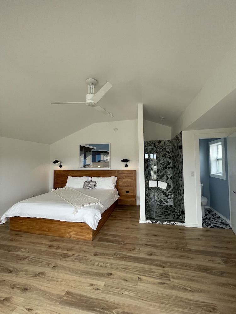 Habitación Deluxe con Patio, 1 cama de matrimonio grande del hotel Hero Beach Club. Foto 4