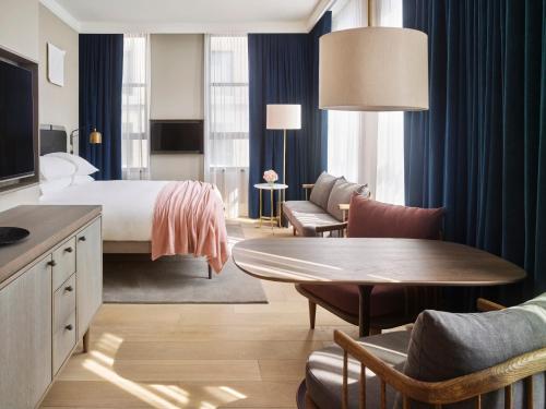 Estudio en esquina con cama extragrande del hotel 11 Howard. Foto 1