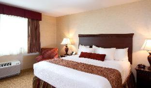 Habitación con bañera adaptada para personas con discapacidad - 2 camas grandes del hotel Best Western Plus Vineyard Inn and Suites. Foto 14