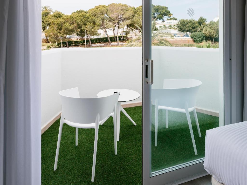 Habitación doble Vista Piscina del hotel Aluasoul Mallorca Resort - Adults Only. Foto 1