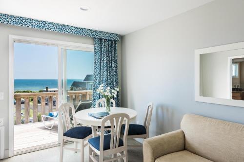 Estudio Deluxe con cama grande del hotel Hartman's Briney Breezes Beach Resort. Foto 6