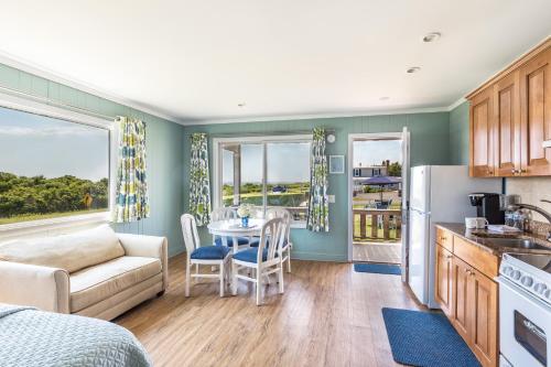 Estudio Deluxe con cama grande del hotel Hartman's Briney Breezes Beach Resort. Foto 12