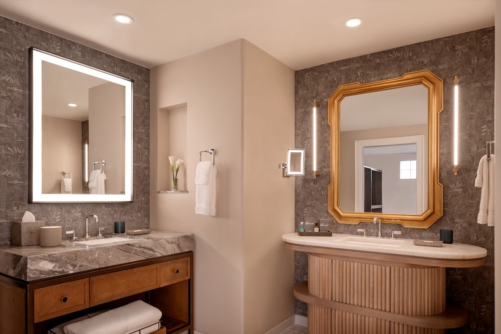 Privado Studio 1 King - 700sf 65sm Patio or balcony, gas fireplace, sofa bed, soaking bathtub del hotel Fairmont Scottsdale Princess. Foto 4