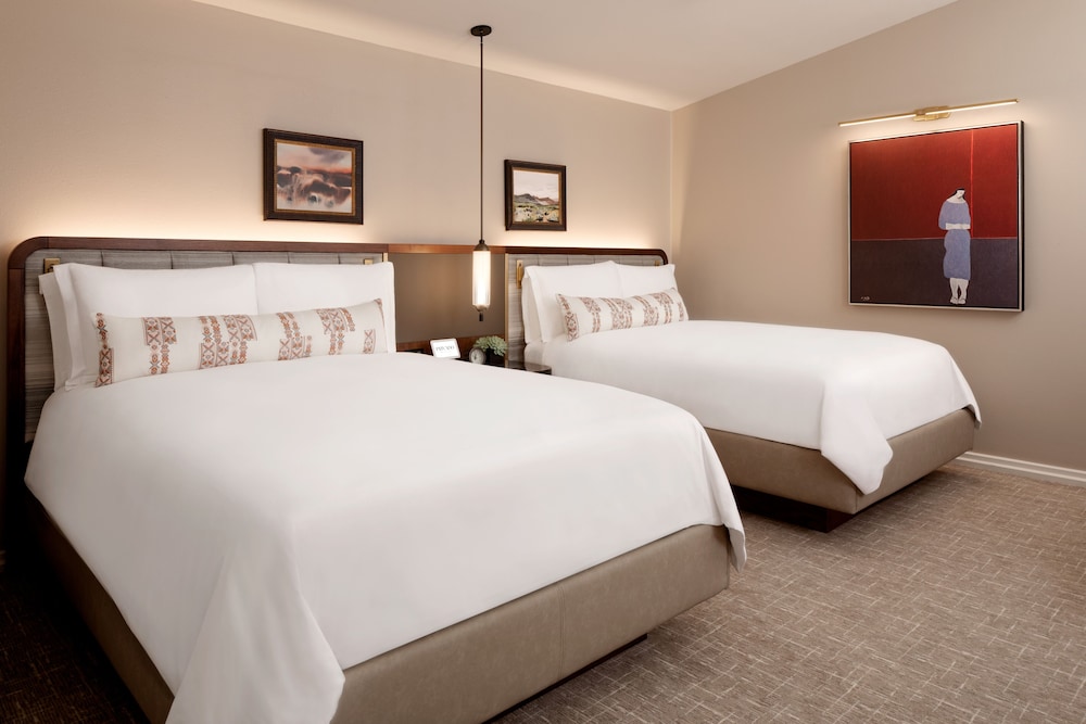 Privado Studio 2 Queen - 700sf 65sm Patio or balcony, gas fireplace, sofa bed, soaking bathtub del hotel Fairmont Scottsdale Princess. Foto 1