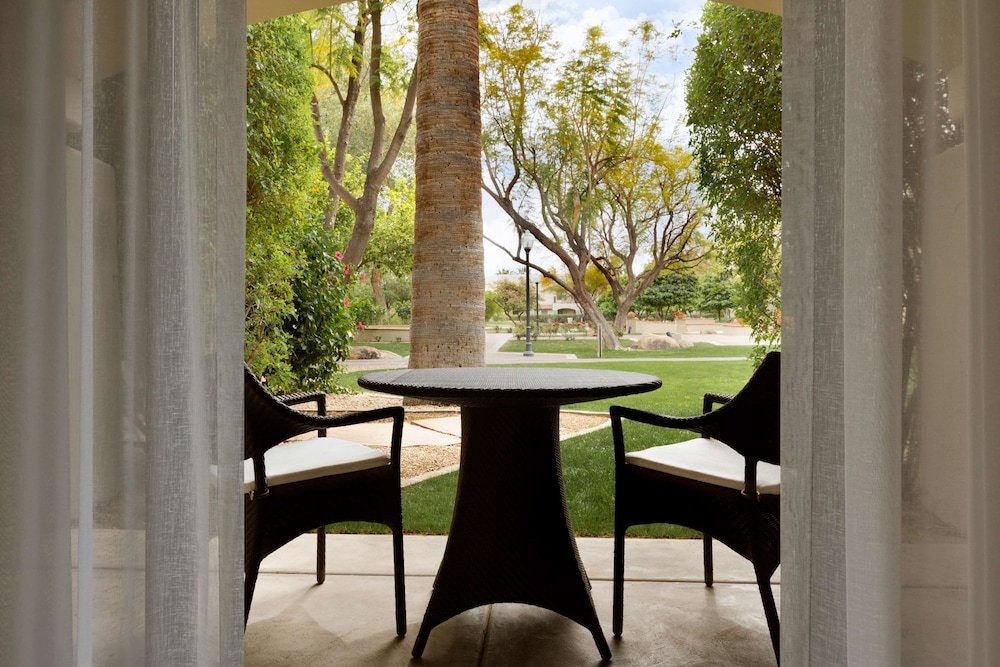 Fairmont, Habitación, 1 cama de matrimonio grande del hotel Fairmont Scottsdale Princess. Foto 3