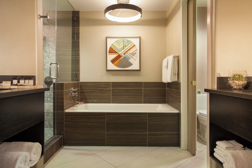Suite, 1 cama de matrimonio grande (Sunset Beach, 1 Bedroom) del hotel Fairmont Scottsdale Princess. Foto 3