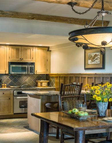 Suite Superior de 1 dormitorio del hotel The Whiteface Lodge. Foto 2