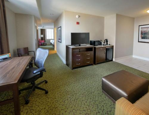 Suite Junior con 2 camas grandes del hotel The Hilton Garden Inn Buffalo-downtown. Foto 2