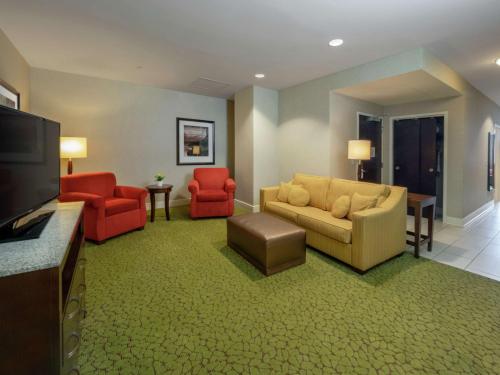 Suite con 2 camas grandes y vistas a la ciudad del hotel The Hilton Garden Inn Buffalo-downtown. Foto 3