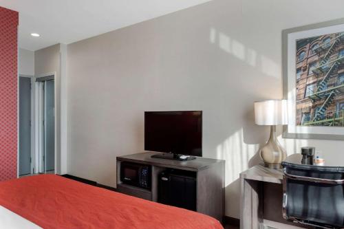 Habitación - 1 cama extragrande - No fumadores del hotel Comfort Inn and Suites Near Stadium