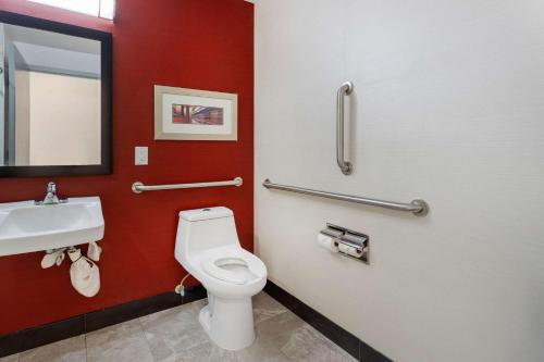 Habitación con 2 camas grandes - Adaptada para personas con discapacidad del hotel Comfort Inn and Suites Near Stadium