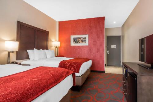 Habitación con 2 camas grandes - Adaptada para personas con discapacidad del hotel Comfort Inn and Suites Near Stadium. Foto 5