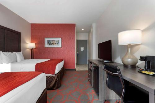 Habitación con 2 camas grandes - No fumadores del hotel Comfort Inn and Suites Near Stadium. Foto 2