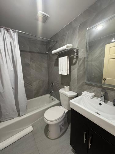 Habitación Doble - 2 camas dobles del hotel Romana Hotel - NYC. Foto 4