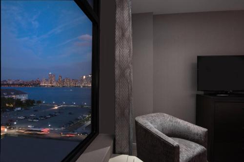 Habitación con 2 camas grandes - Adaptada para personas con problemas de audición del hotel Residence Inn Weehawken Port Imperial. Foto 7