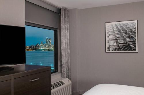 Habitación adaptada para personas con movilidad reducida/discapacidad auditiva con bañera adaptada - 2 camas grandes del hotel Residence Inn Weehawken Port Imperial