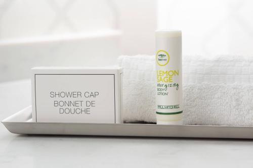 Suite de 1 dormitorio con sofá cama - Cama extragrande del hotel Residence Inn Weehawken Port Imperial. Foto 7