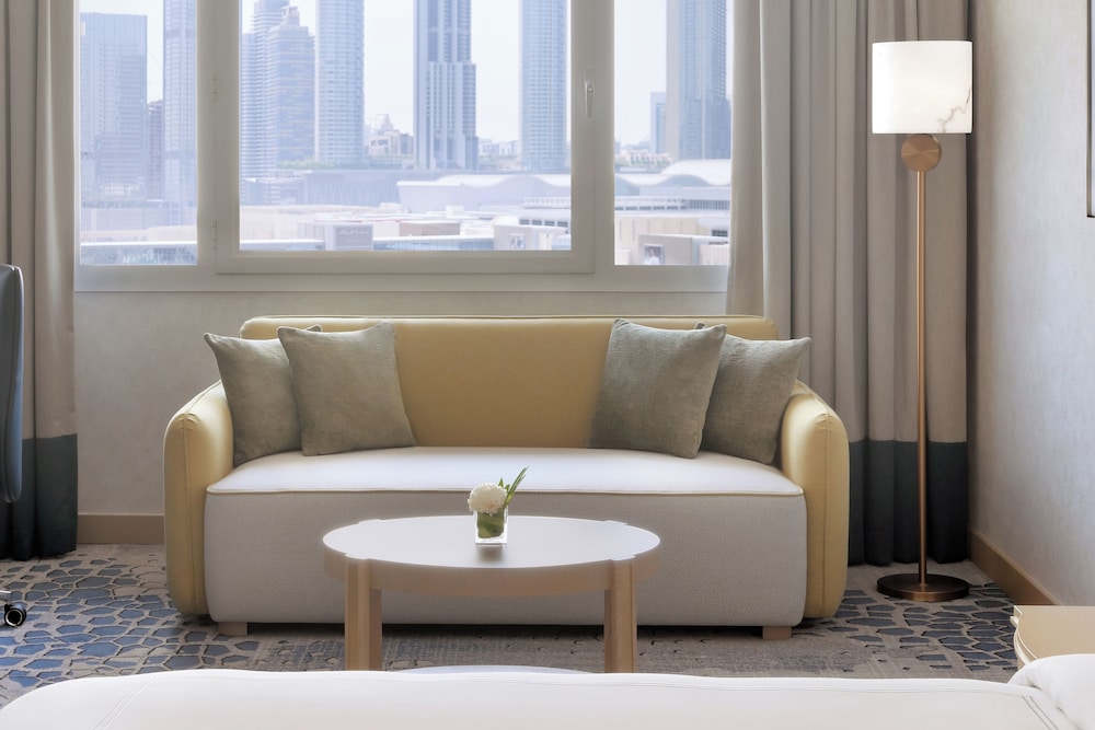 Habitación clásica, 1 cama de matrimonio grande del hotel Swissotel Al Murooj Dubai. Foto 2