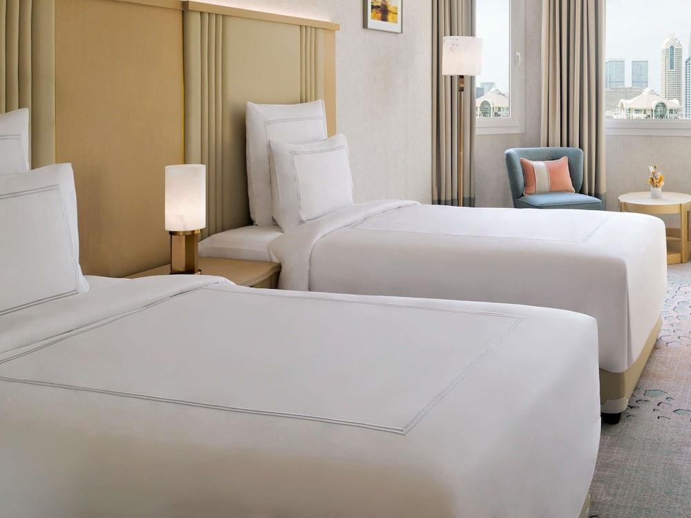 Habitación Deluxe con 2 camas individuales, 2 camas individuales del hotel Swissotel Al Murooj Dubai. Foto 4