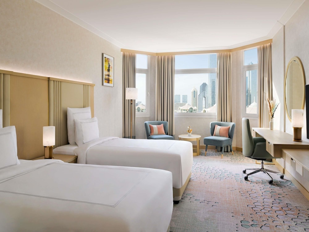 Habitación Deluxe con 2 camas individuales, 2 camas individuales del hotel Swissotel Al Murooj Dubai. Foto 6
