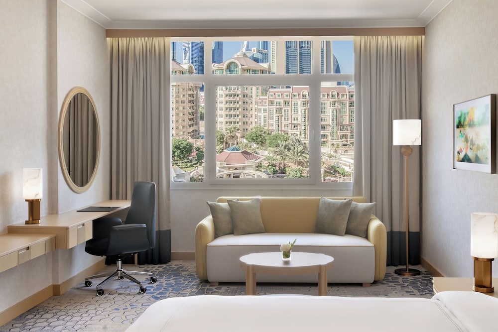 Habitación Deluxe, 1 cama de matrimonio grande del hotel Swissotel Al Murooj Dubai. Foto 3