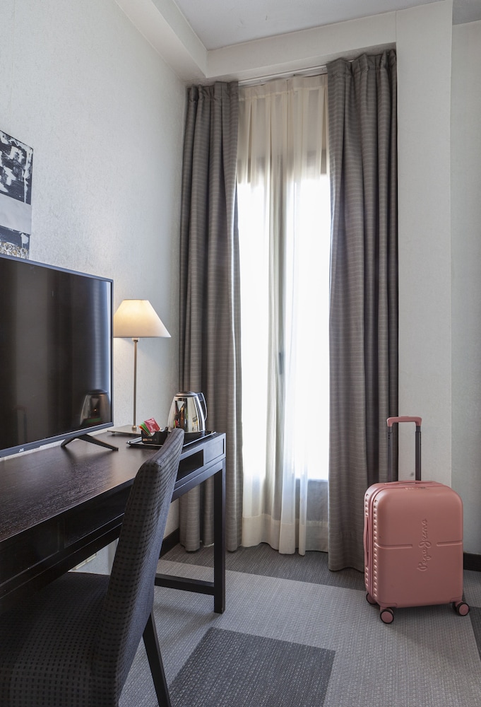 Habitación superior con 1 cama doble o 2 individuales del hotel Macià Plaza. Foto 5