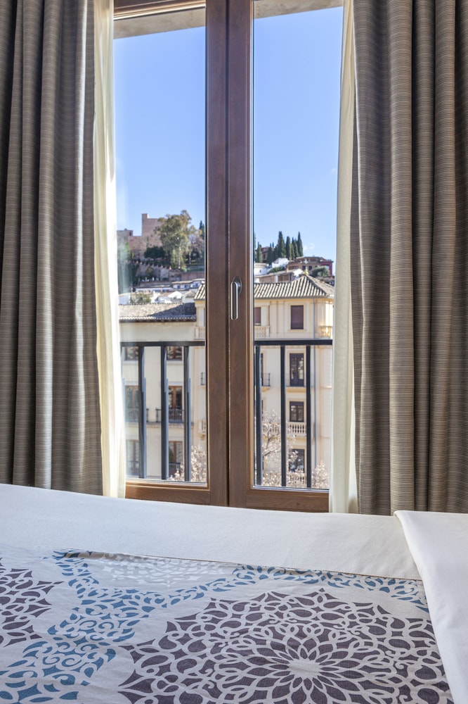 Habitación superior con 1 cama doble o 2 individuales del hotel Macià Plaza. Foto 6