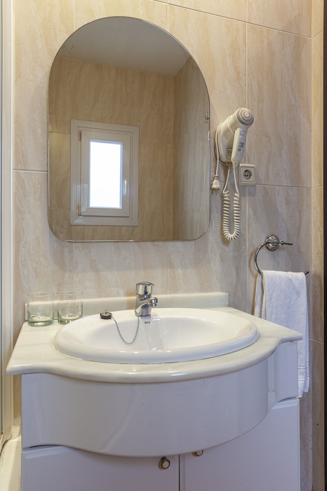Habitación superior con 1 cama doble o 2 individuales del hotel Macià Plaza. Foto 9