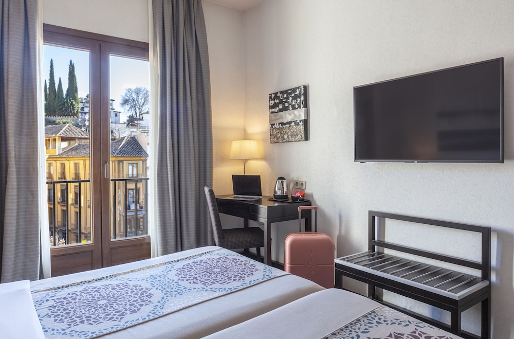 Habitación superior con 1 cama doble o 2 individuales del hotel Macià Plaza. Foto 10