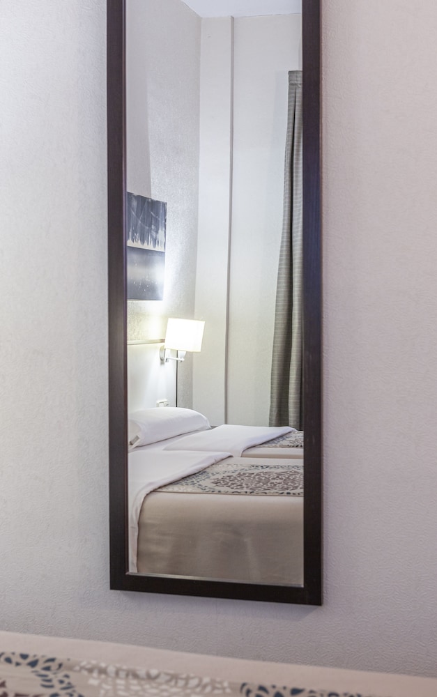 Habitación con 1 cama doble o 2 individuales del hotel Macià Plaza. Foto 4