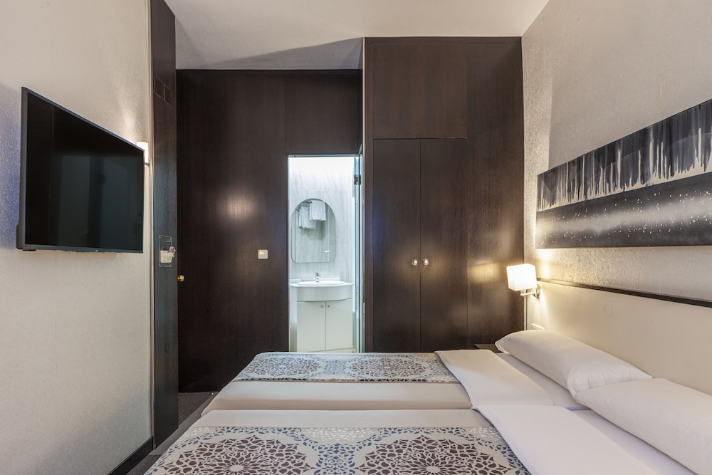 Habitación con 1 cama doble o 2 individuales del hotel Macià Plaza. Foto 7