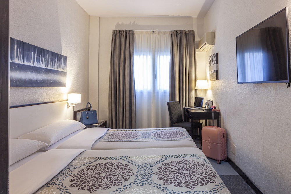 Habitación con 1 cama doble o 2 individuales del hotel Macià Plaza. Foto 9