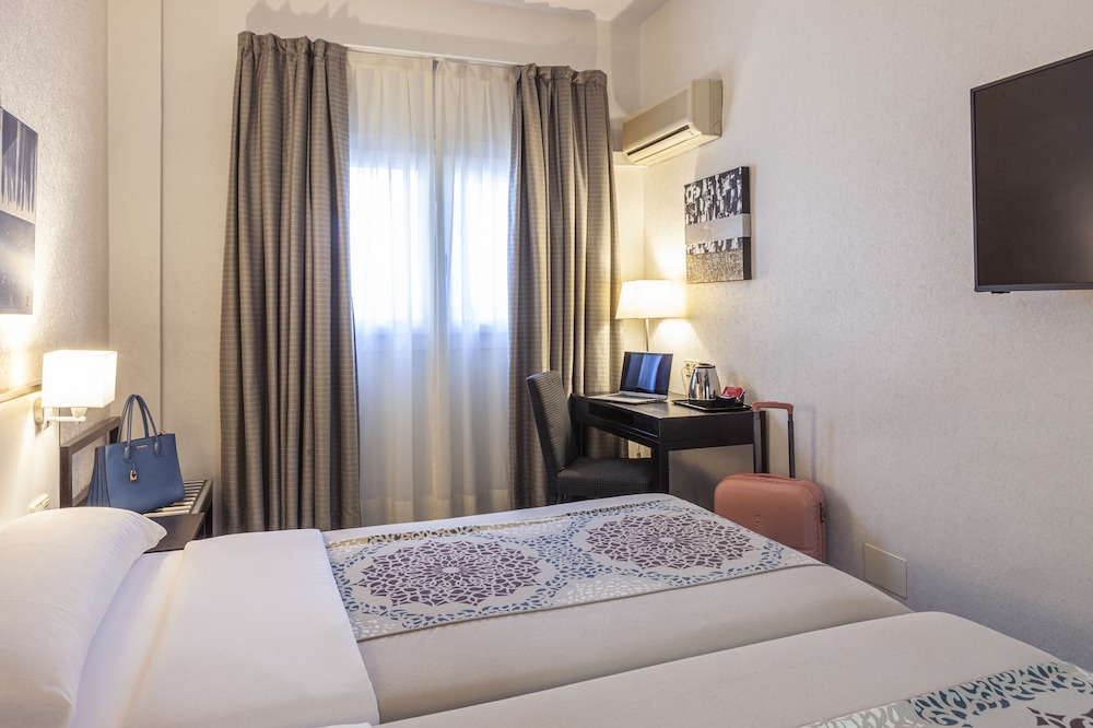 Habitación con 1 cama doble o 2 individuales del hotel Macià Plaza. Foto 10