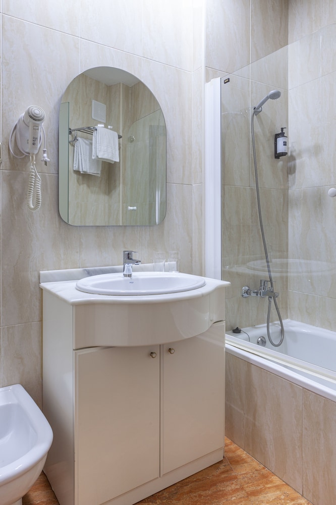 Habitación con 1 cama doble o 2 individuales del hotel Macià Plaza. Foto 11