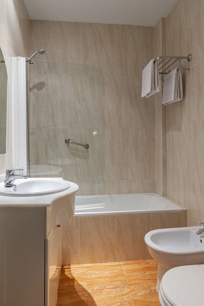 Habitación con 1 cama doble o 2 individuales del hotel Macià Plaza. Foto 12