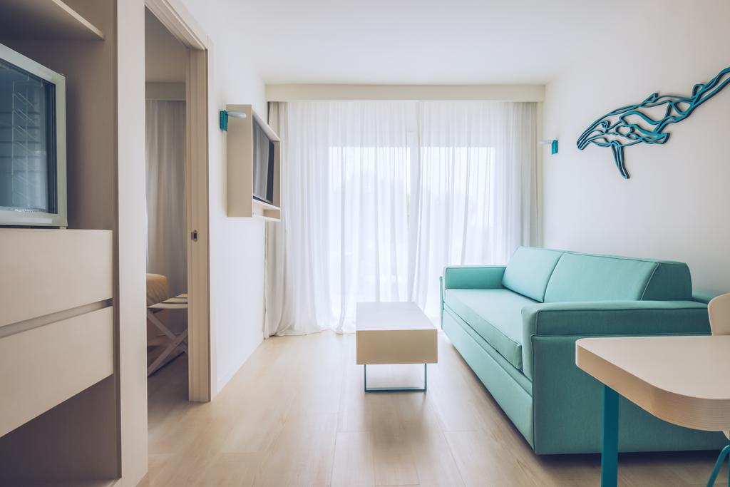 Habitación familiar Vista Mar del hotel Iberostar Waves Alcudia Park. Foto 1