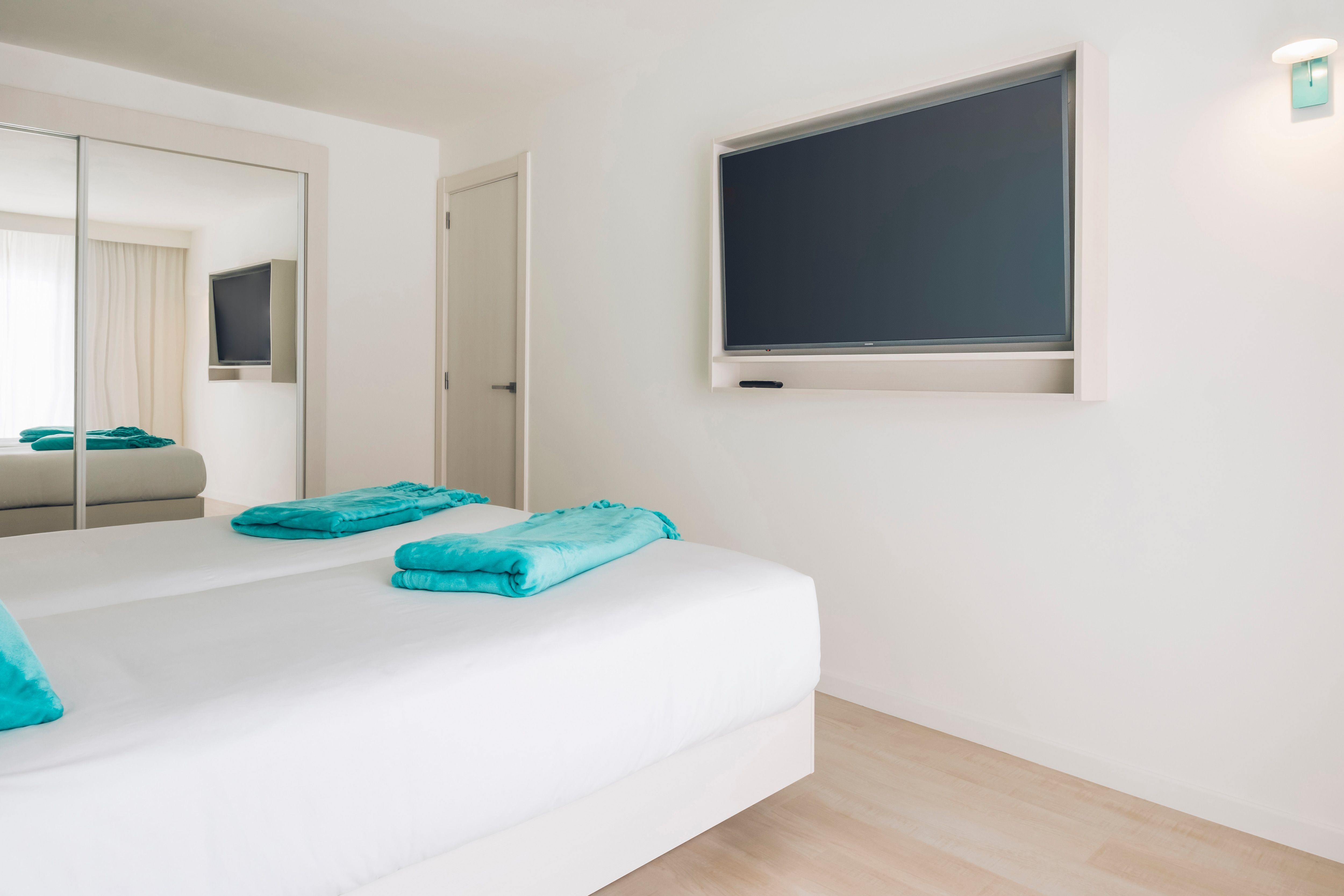 Junior Suite Priority Location del hotel Iberostar Waves Alcudia Park. Foto 1