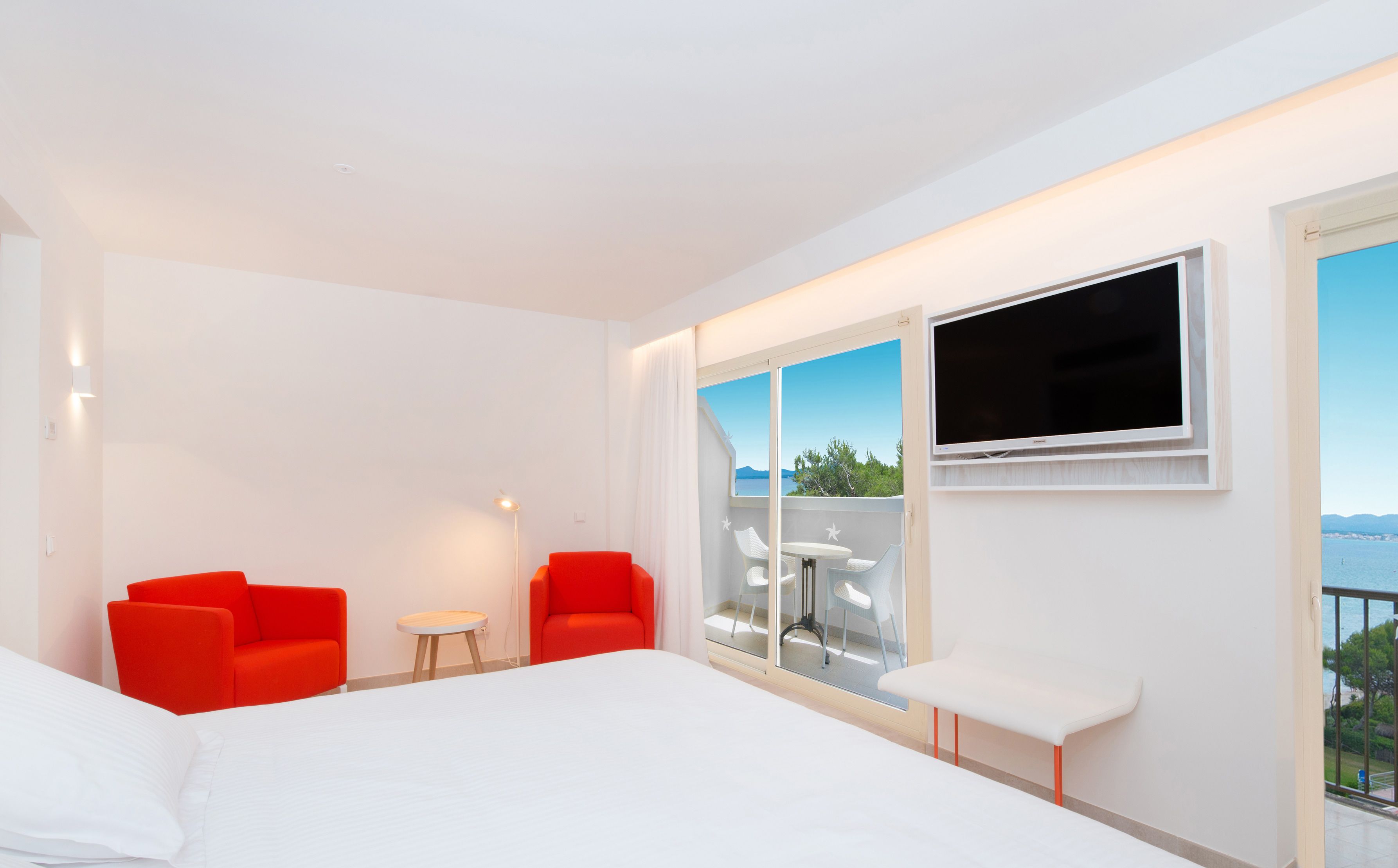 Habitación Star Prestige Double Side Sea View del hotel Iberostar Waves Alcudia Park. Foto 1