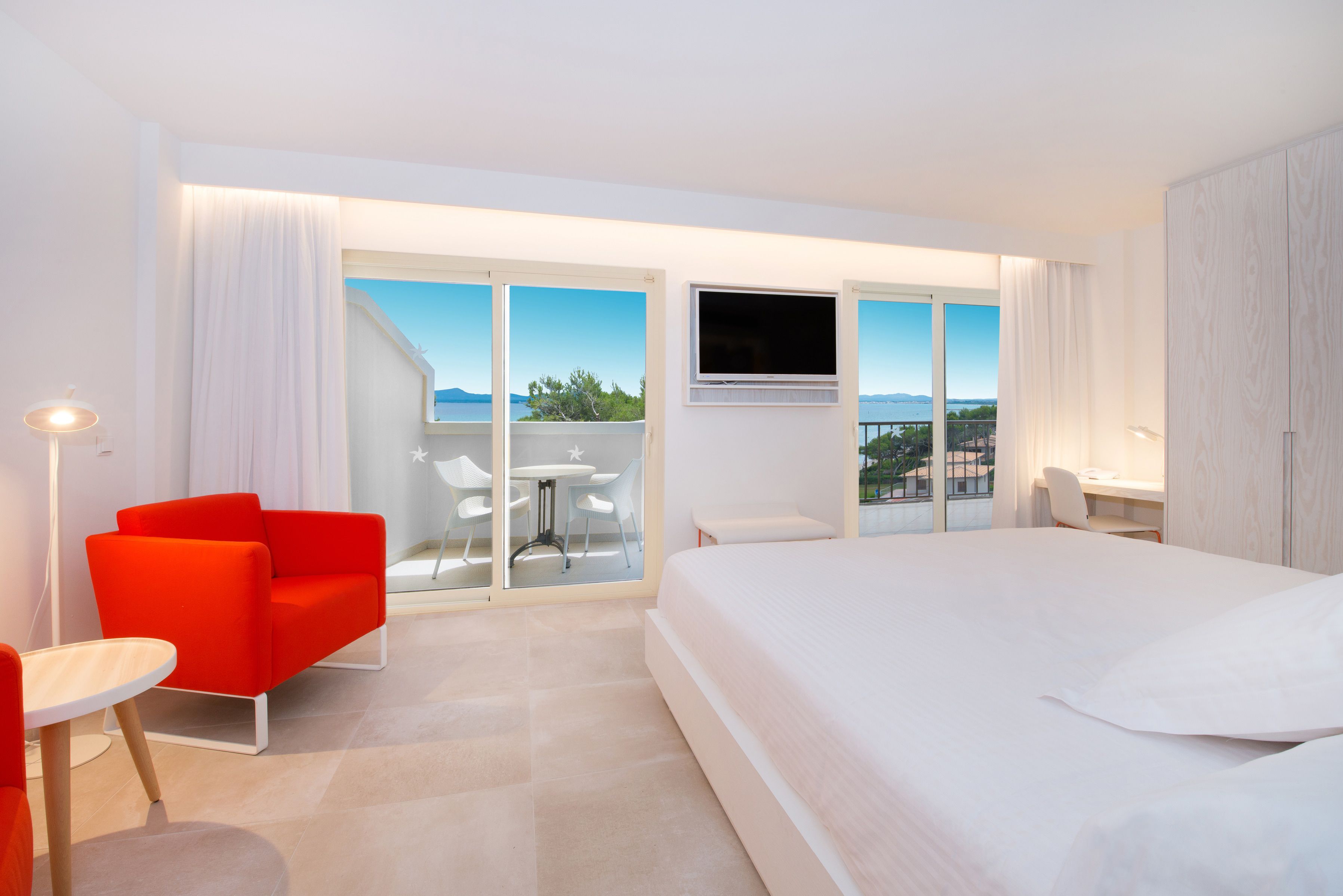 Habitación Star Prestige Double Side Sea View del hotel Iberostar Waves Alcudia Park. Foto 2