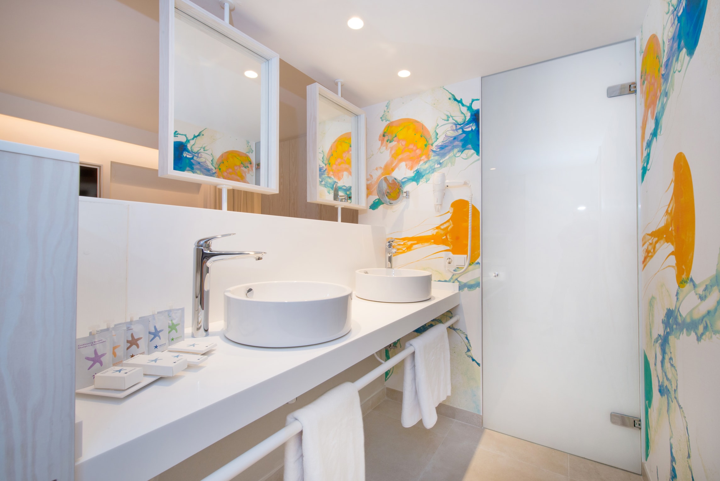 Habitación Star Prestige Double Side Sea View del hotel Iberostar Waves Alcudia Park. Foto 3