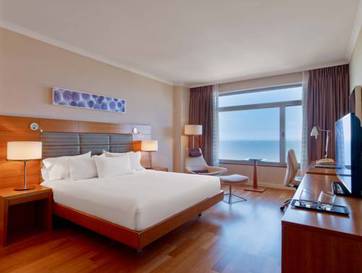 Habitación doble Business del hotel Hilton Diagonal Mar Barcelona. Foto 3