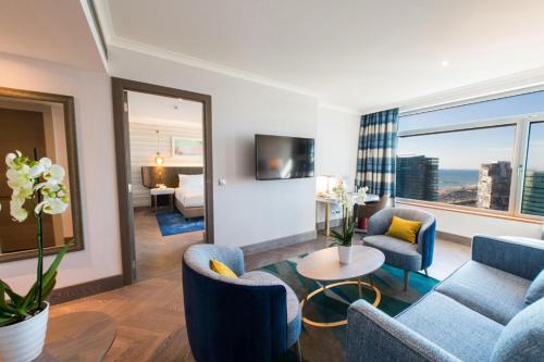 Suite Mediterránea del hotel Hilton Diagonal Mar Barcelona. Foto 4