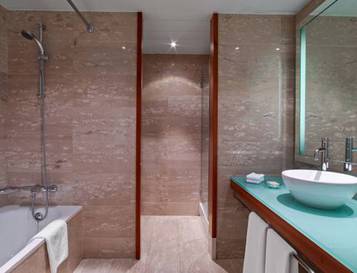 Suite Club Business del hotel Hilton Diagonal Mar Barcelona. Foto 3